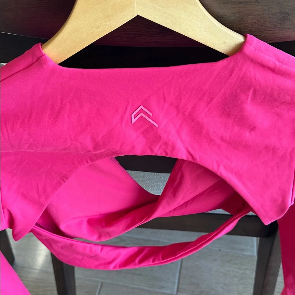 Oner Active Unified Twist Front Long Sleeve Crop Top - Picture 5 of 11
